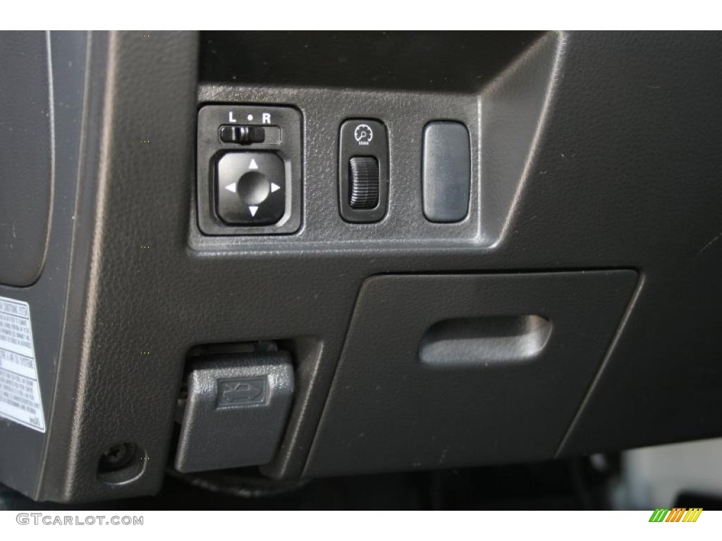 2005 Outlander LS - Graphite Gray / Charcoal photo #34
