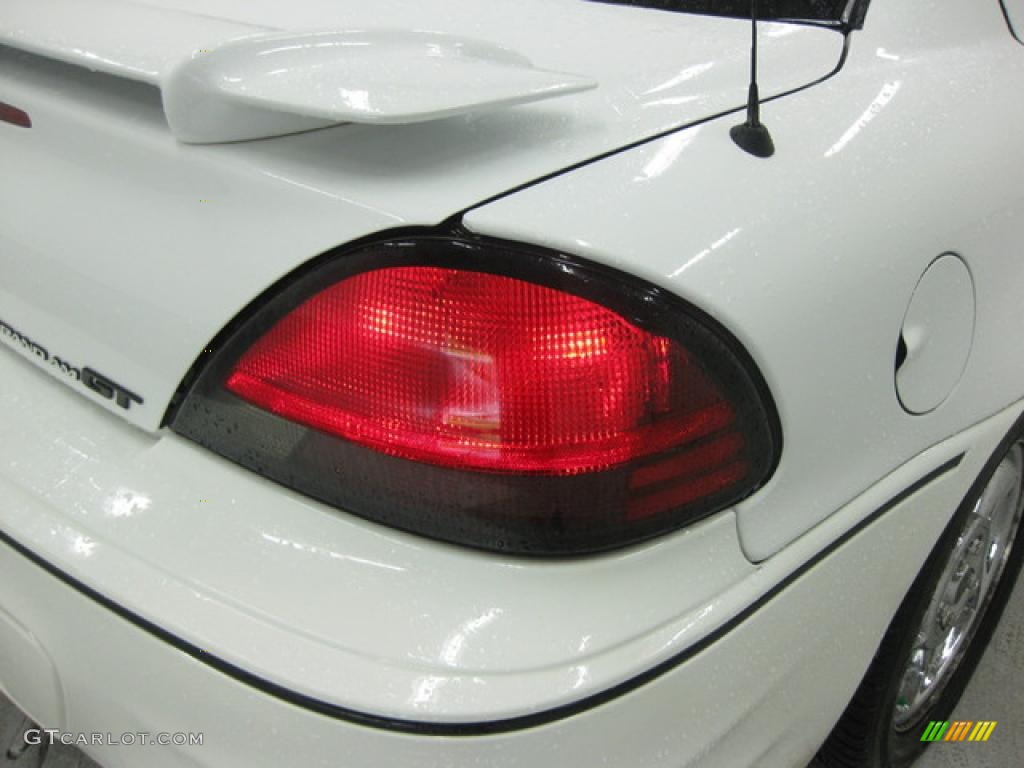 2002 Grand Am GT Sedan - Arctic White / Dark Pewter photo #12
