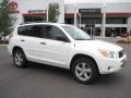 Super White - RAV4 4WD Photo No. 1