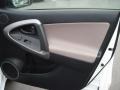 Super White - RAV4 4WD Photo No. 4