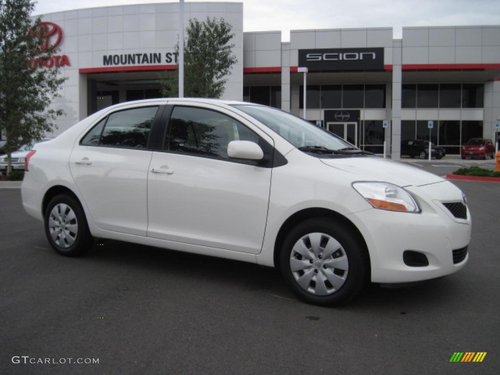 2009 Yaris Sedan - Polar White / Dark Charcoal photo #1