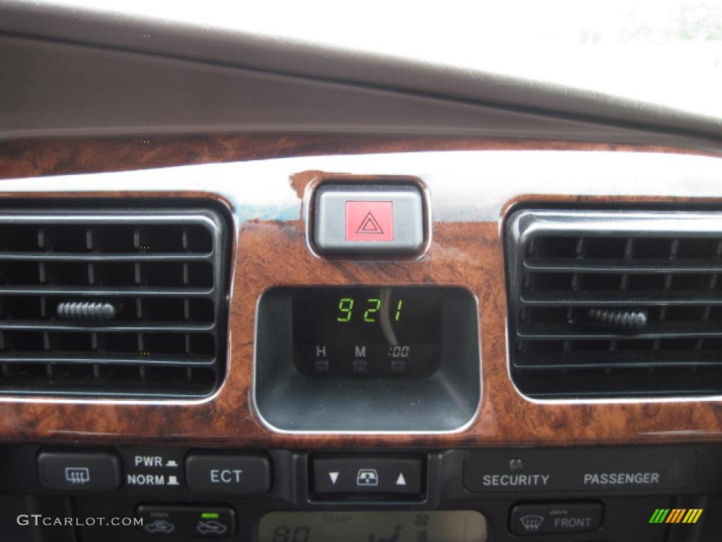 1999 4Runner Limited 4x4 - Millennium Silver Metallic / Oak photo #16