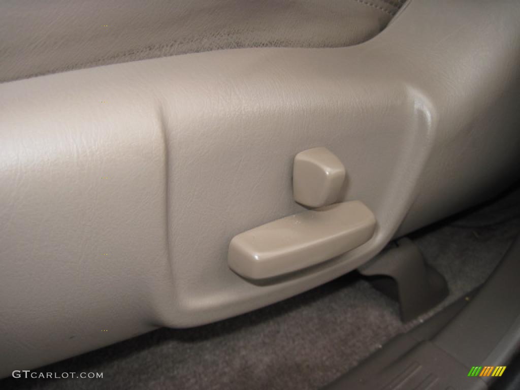 1999 4Runner Limited 4x4 - Millennium Silver Metallic / Oak photo #24