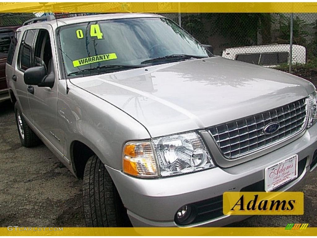 2004 Explorer XLT 4x4 - Silver Birch Metallic / Graphite photo #2