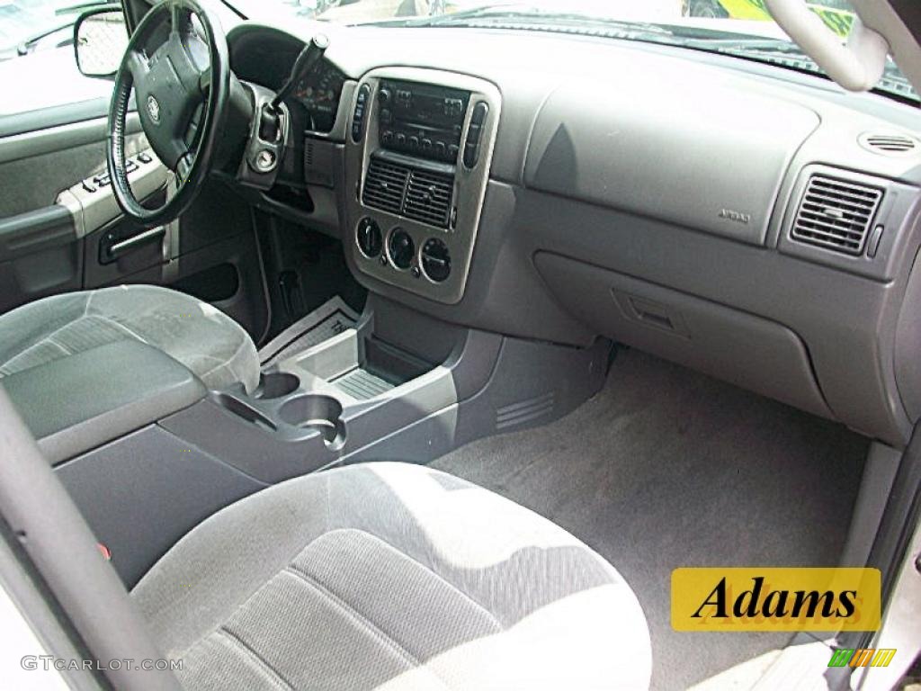 2004 Explorer XLT 4x4 - Silver Birch Metallic / Graphite photo #34