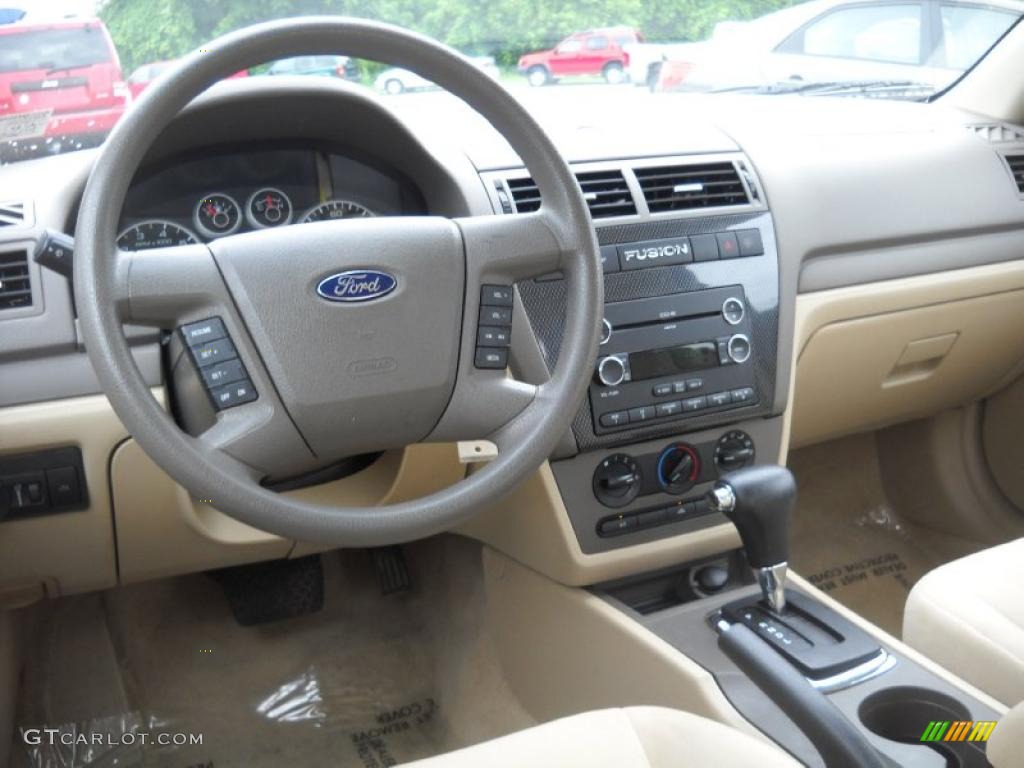 2008 Fusion SE - Moss Green Metallic / Camel photo #11