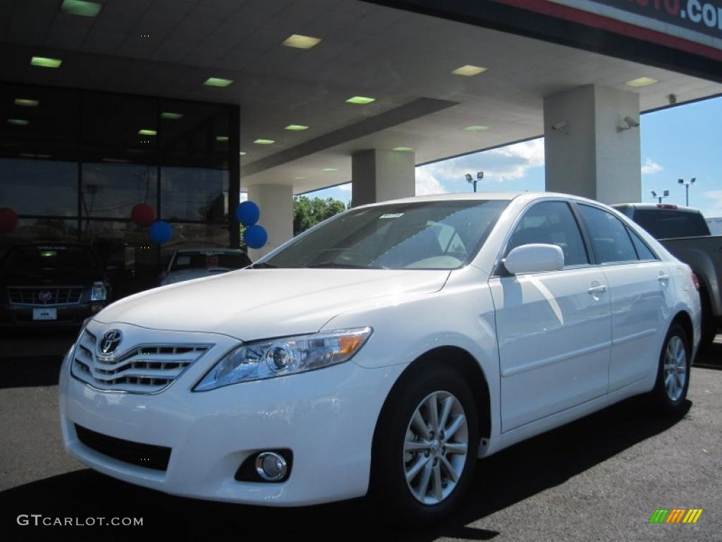 2011 Camry XLE V6 - Super White / Bisque photo #1