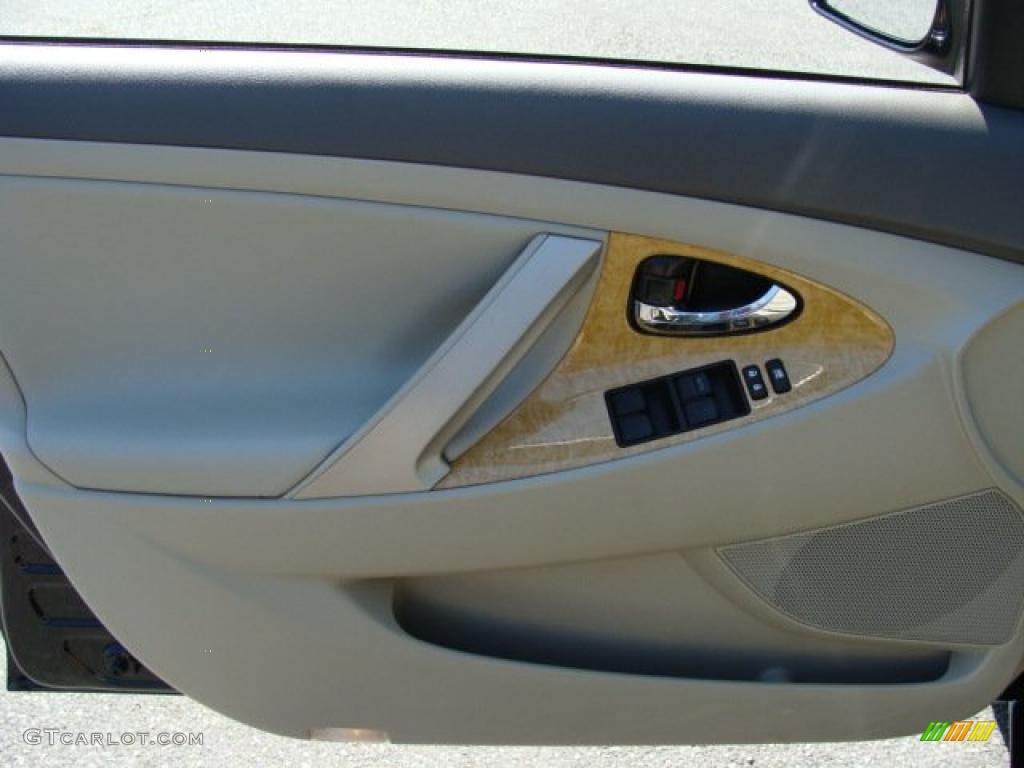 2007 Camry XLE - Black / Bisque photo #6