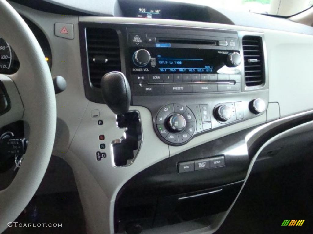 2011 Sienna LE AWD - Silver Sky Metallic / Light Gray photo #13