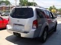 2006 Silver Lightning Metallic Nissan Pathfinder SE 4x4  photo #4