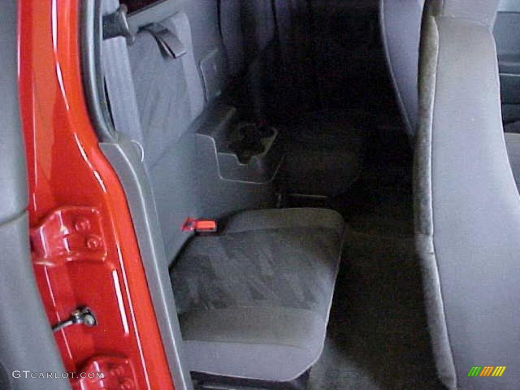 2005 Colorado LS Extended Cab - Victory Red / Medium Dark Pewter photo #10