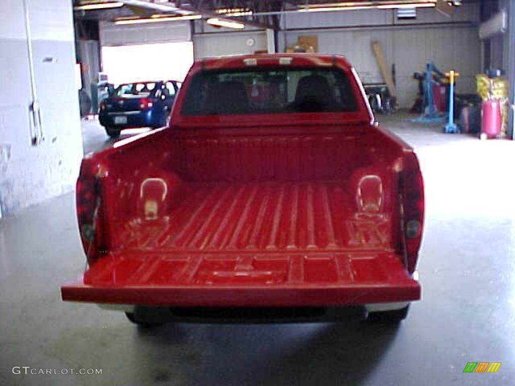 2005 Colorado LS Extended Cab - Victory Red / Medium Dark Pewter photo #12