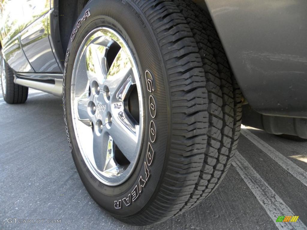 2004 Grand Cherokee Overland 4x4 - Graphite Metallic / Dark Slate Gray photo #21