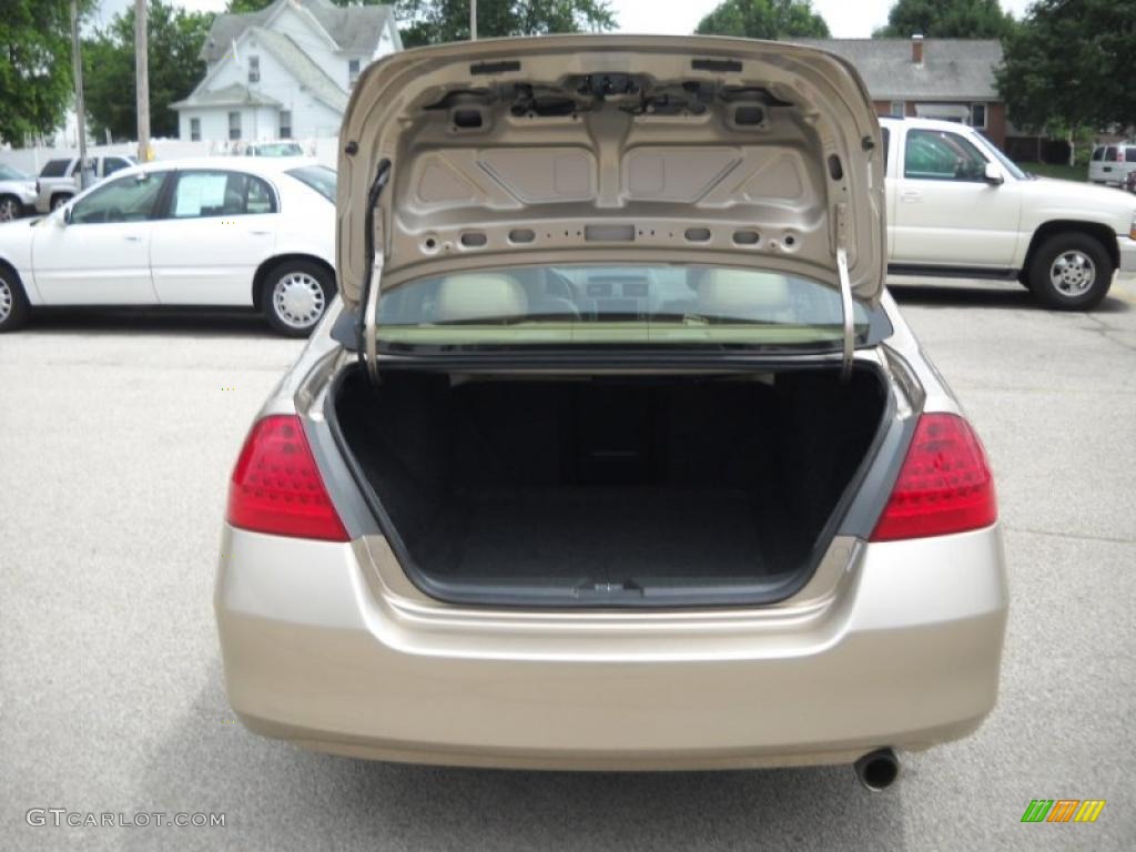 2006 Accord EX Sedan - Desert Mist Metallic / Ivory photo #9
