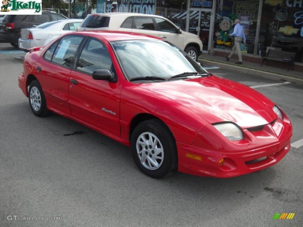 2002 Sunfire SE Sedan - Bright Red / Graphite photo #1