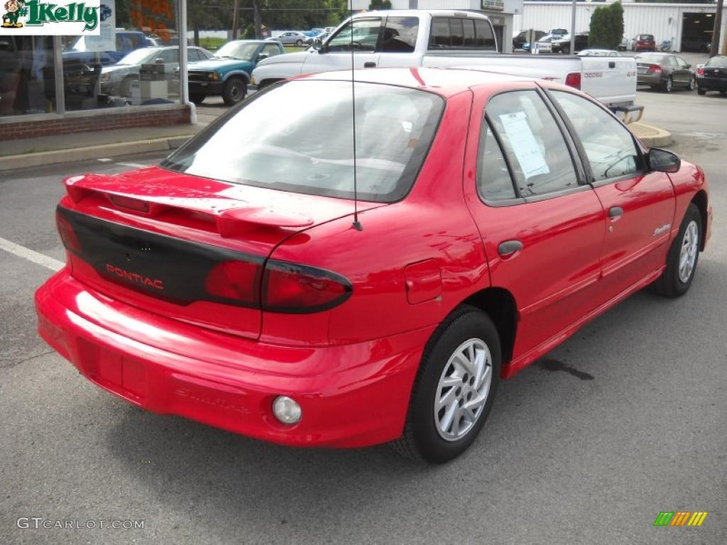2002 Sunfire SE Sedan - Bright Red / Graphite photo #3