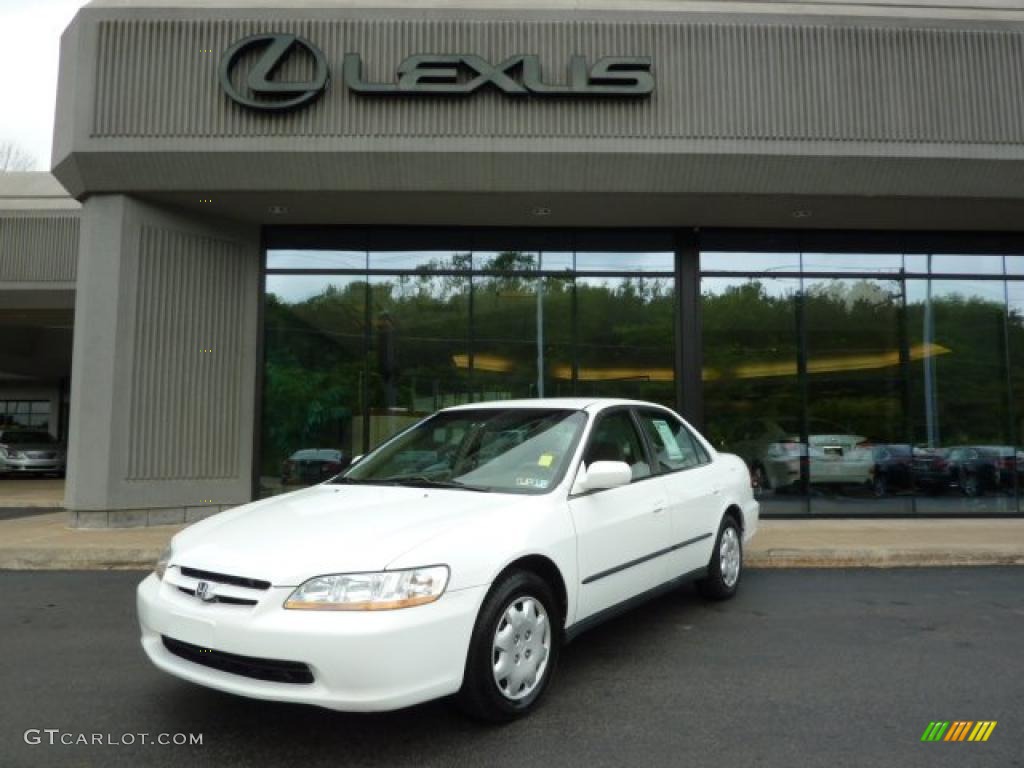 1998 Accord LX Sedan - Taffeta White / Ivory photo #1