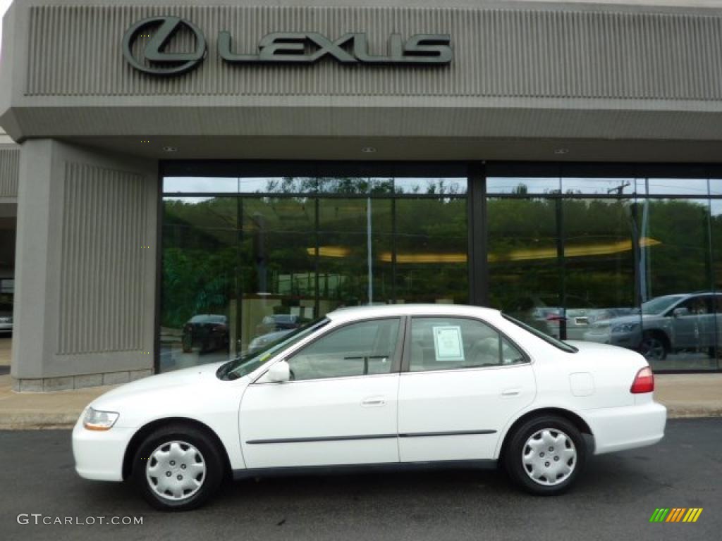 1998 Accord LX Sedan - Taffeta White / Ivory photo #2