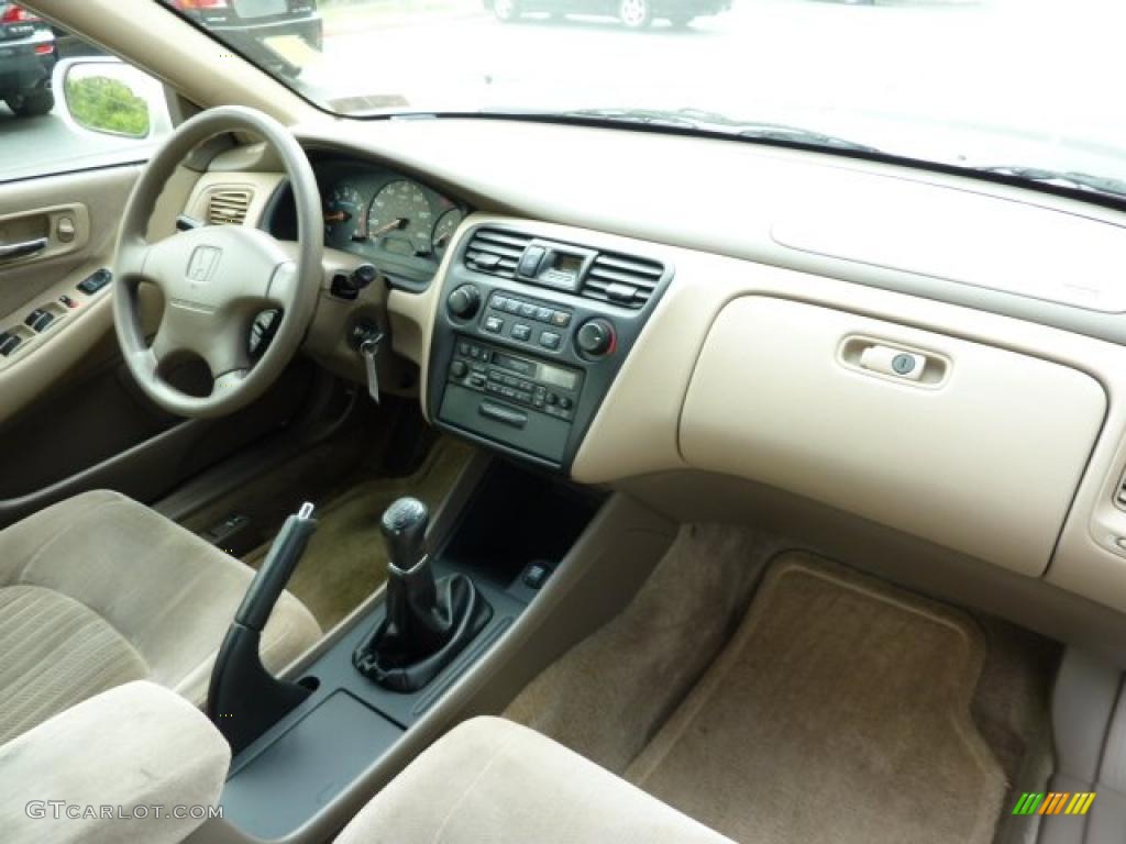 1998 Accord LX Sedan - Taffeta White / Ivory photo #16