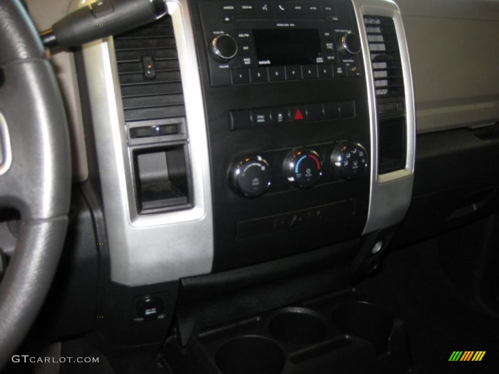 2010 Ram 1500 SLT Quad Cab - Brilliant Black Crystal Pearl / Dark Slate/Medium Graystone photo #20