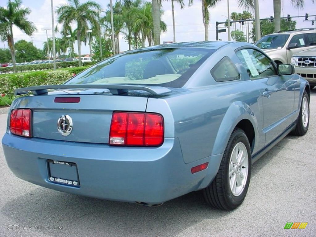 2005 Mustang V6 Deluxe Coupe - Windveil Blue Metallic / Medium Parchment photo #6