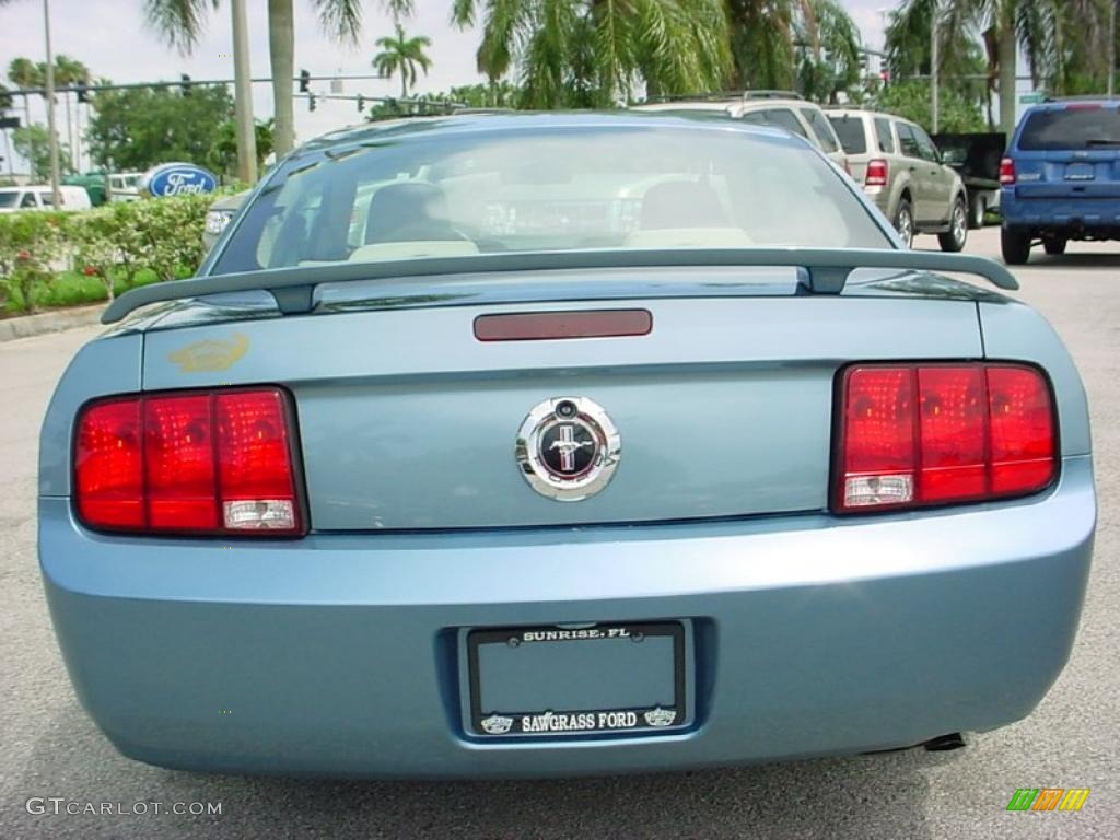 2005 Mustang V6 Deluxe Coupe - Windveil Blue Metallic / Medium Parchment photo #7