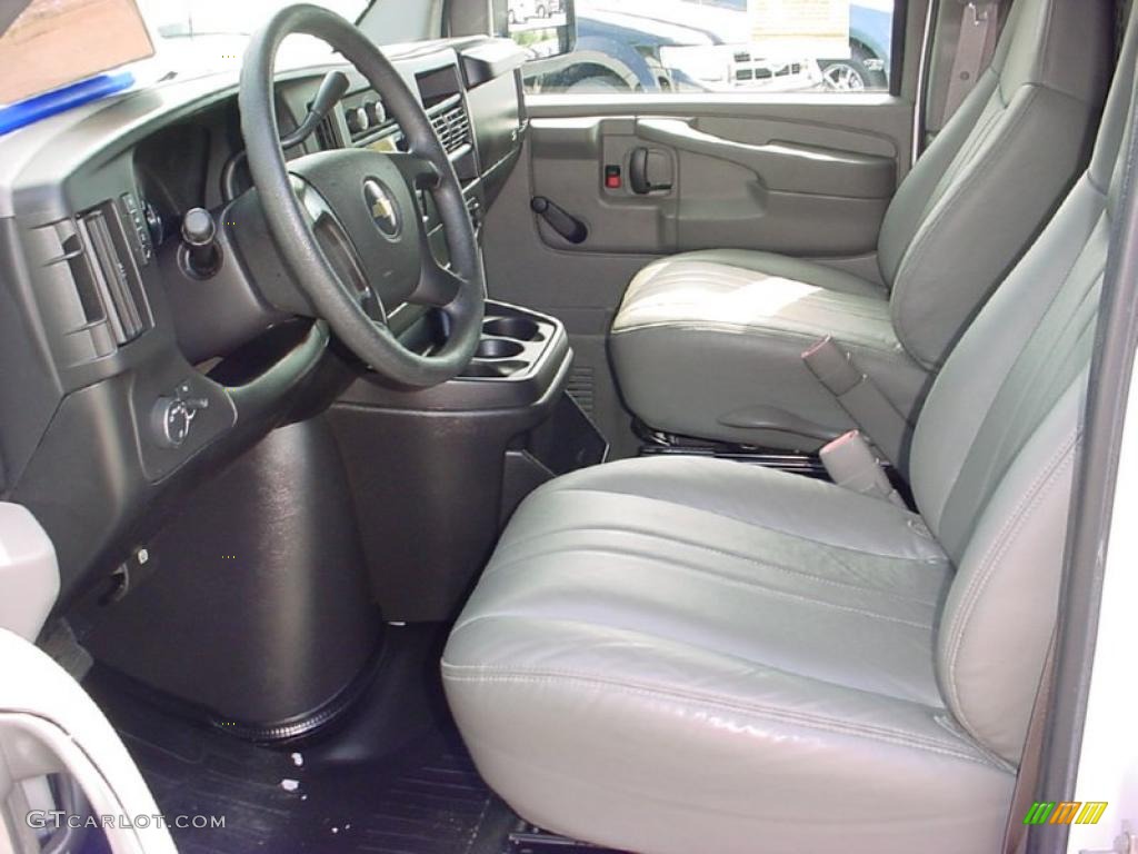 2008 Express 2500 Cargo Van - Summit White / Medium Pewter photo #17