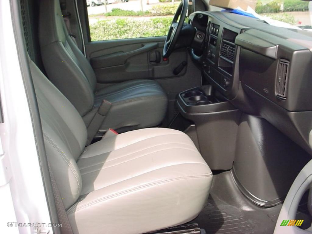 2008 Express 2500 Cargo Van - Summit White / Medium Pewter photo #19