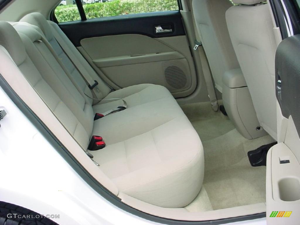 2007 Fusion S - Oxford White / Camel photo #21