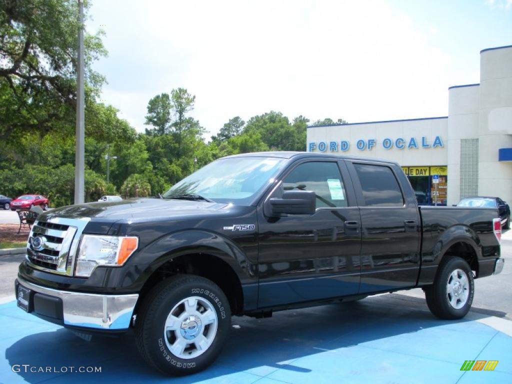 2010 F150 XLT SuperCrew - Tuxedo Black / Medium Stone photo #1