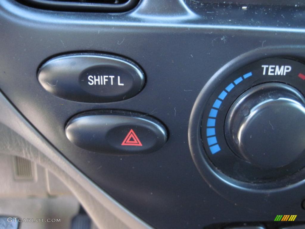 2006 Sequoia SR5 4WD - Black / Taupe photo #18