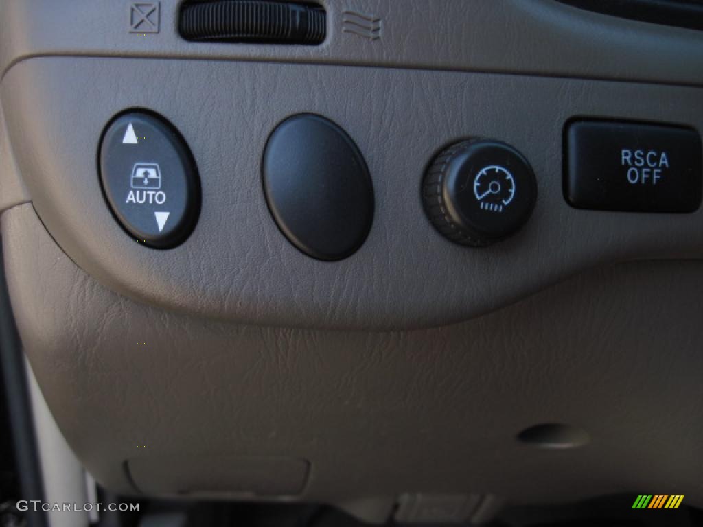 2006 Sequoia SR5 4WD - Black / Taupe photo #21