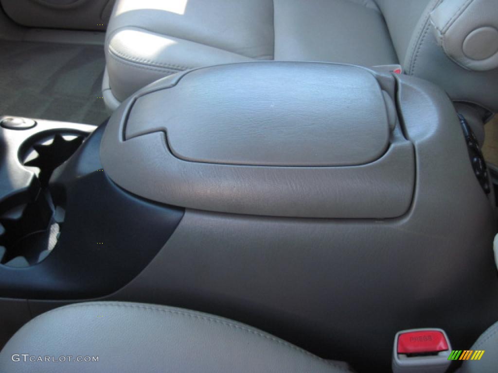 2006 Sequoia SR5 4WD - Black / Taupe photo #22