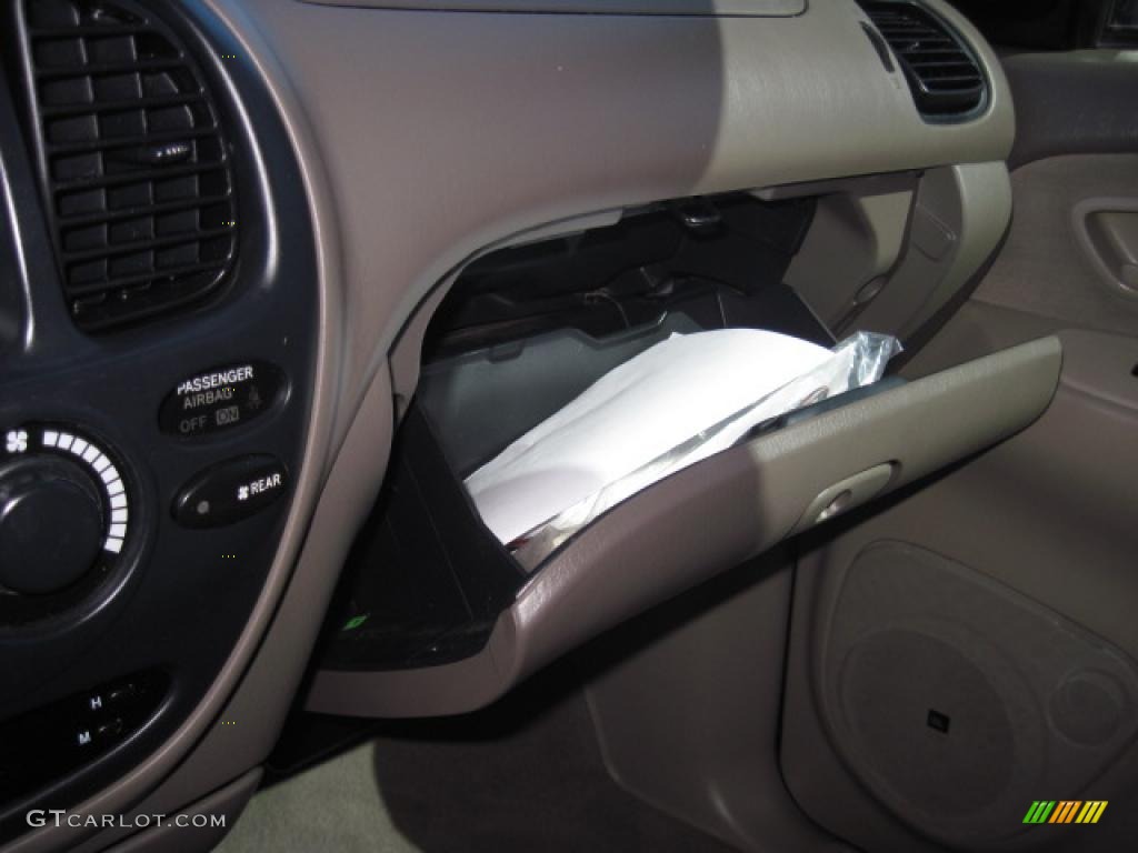 2006 Sequoia SR5 4WD - Black / Taupe photo #25