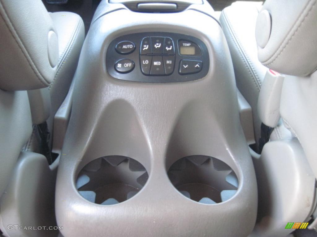 2006 Sequoia SR5 4WD - Black / Taupe photo #28