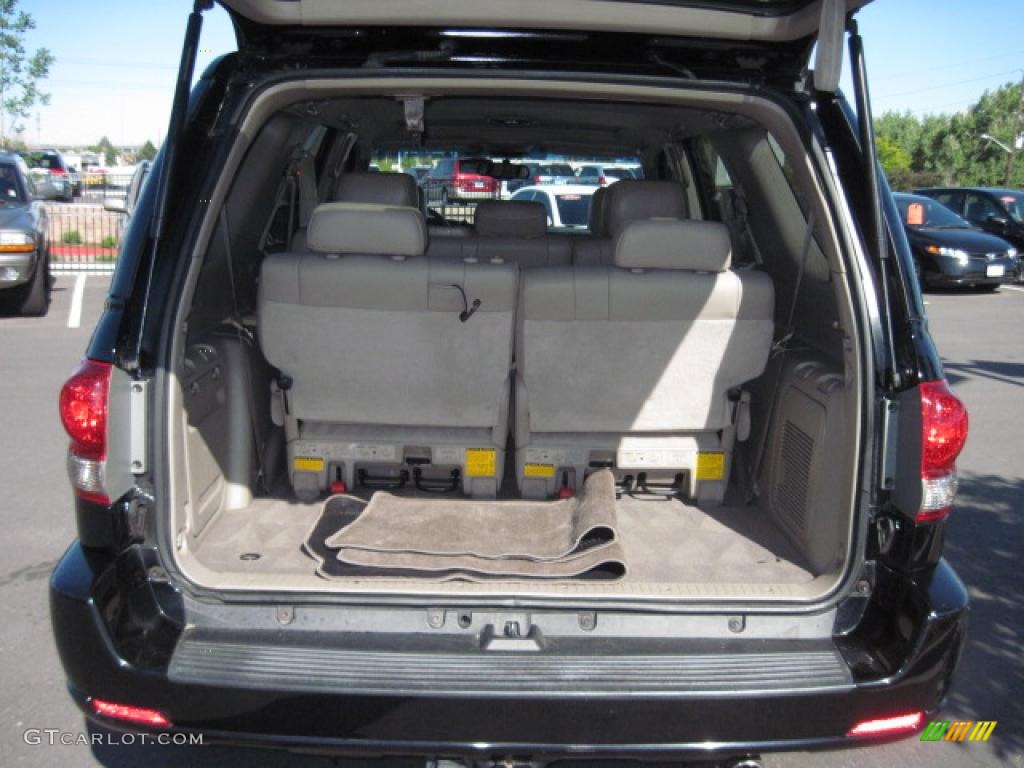 2006 Sequoia SR5 4WD - Black / Taupe photo #31