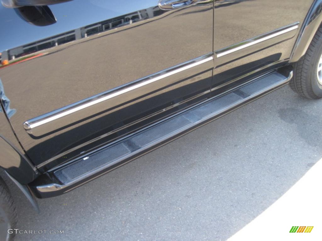 2006 Sequoia SR5 4WD - Black / Taupe photo #35