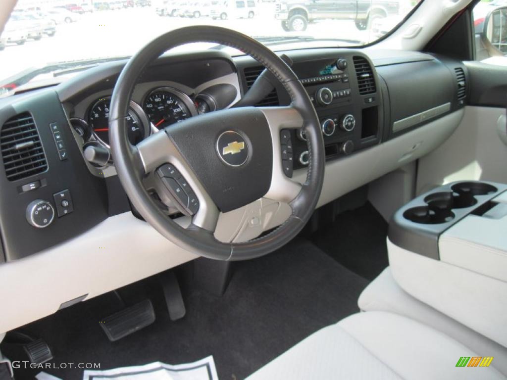 2008 Silverado 1500 LT Regular Cab 4x4 - Victory Red / Light Titanium/Ebony Accents photo #9