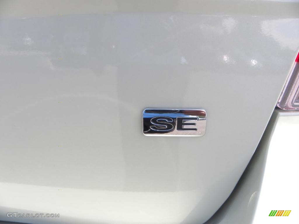 2010 Focus SE Sedan - Natural Neutral Metallic / Charcoal Black photo #13