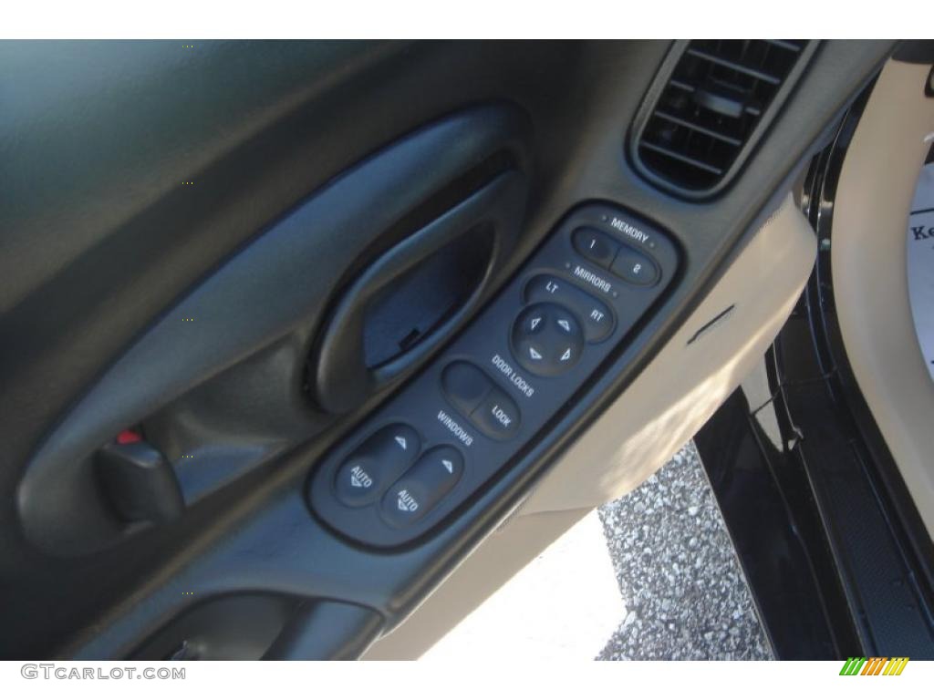 2002 Corvette Convertible - Black / Light Oak photo #17