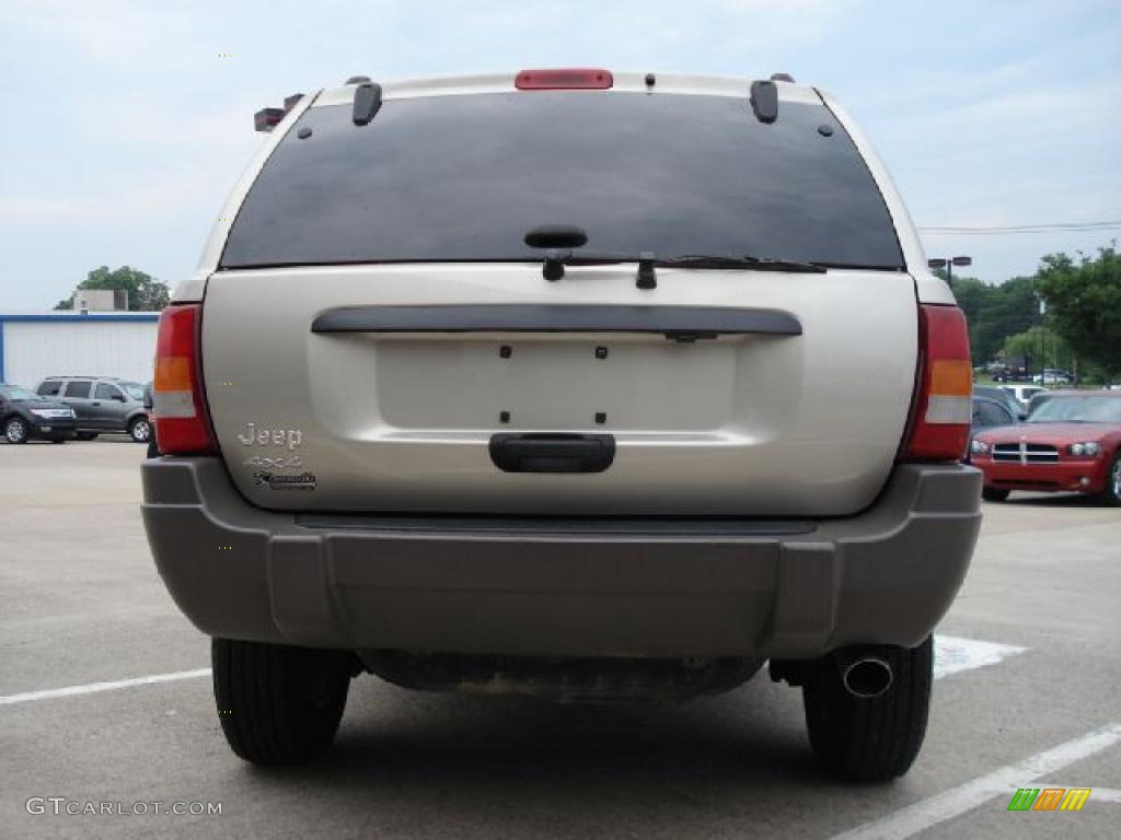 2004 Grand Cherokee Laredo 4x4 - Light Pewter Metallic / Taupe photo #4