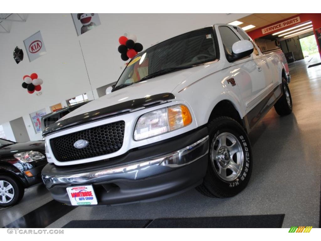 2002 F150 XLT SuperCab - Oxford White / Medium Parchment photo #2