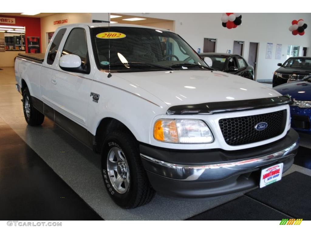 2002 F150 XLT SuperCab - Oxford White / Medium Parchment photo #10