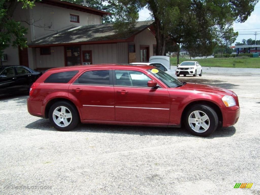 2005 Magnum SXT - Inferno Red Crystal Pearl / Dark Slate Gray/Light Graystone photo #4