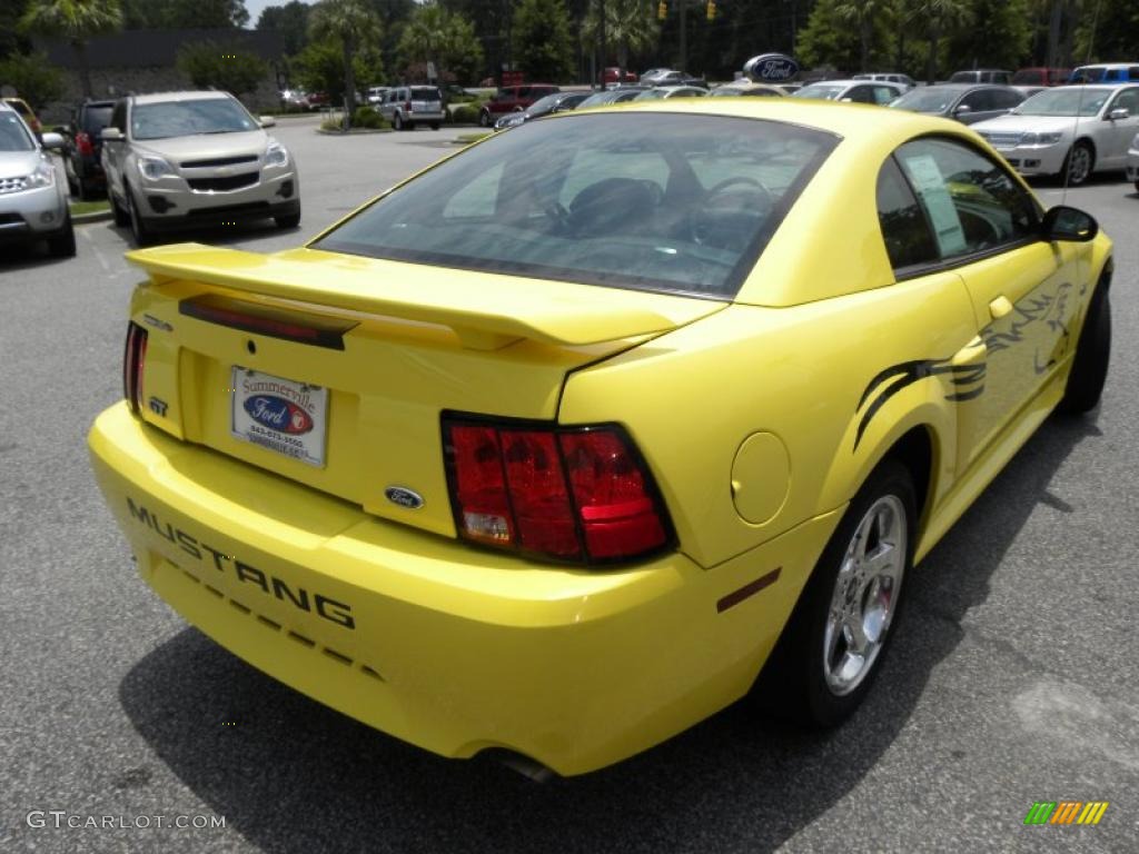 2003 Mustang GT Coupe - Zinc Yellow / Dark Charcoal photo #9