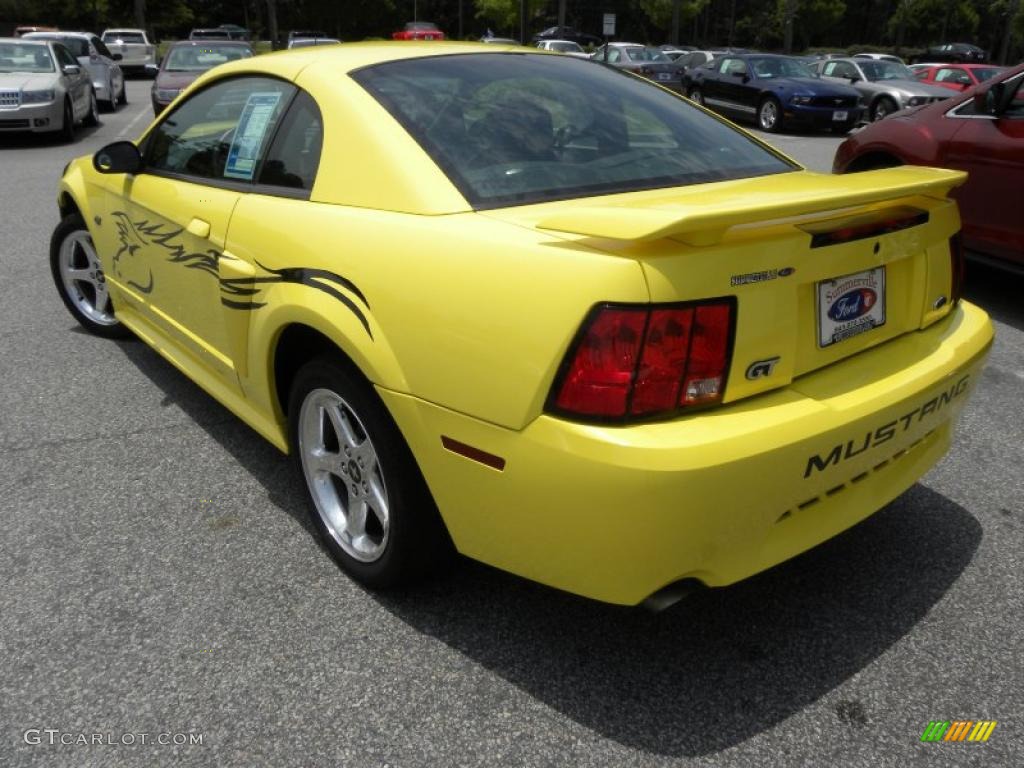 2003 Mustang GT Coupe - Zinc Yellow / Dark Charcoal photo #11