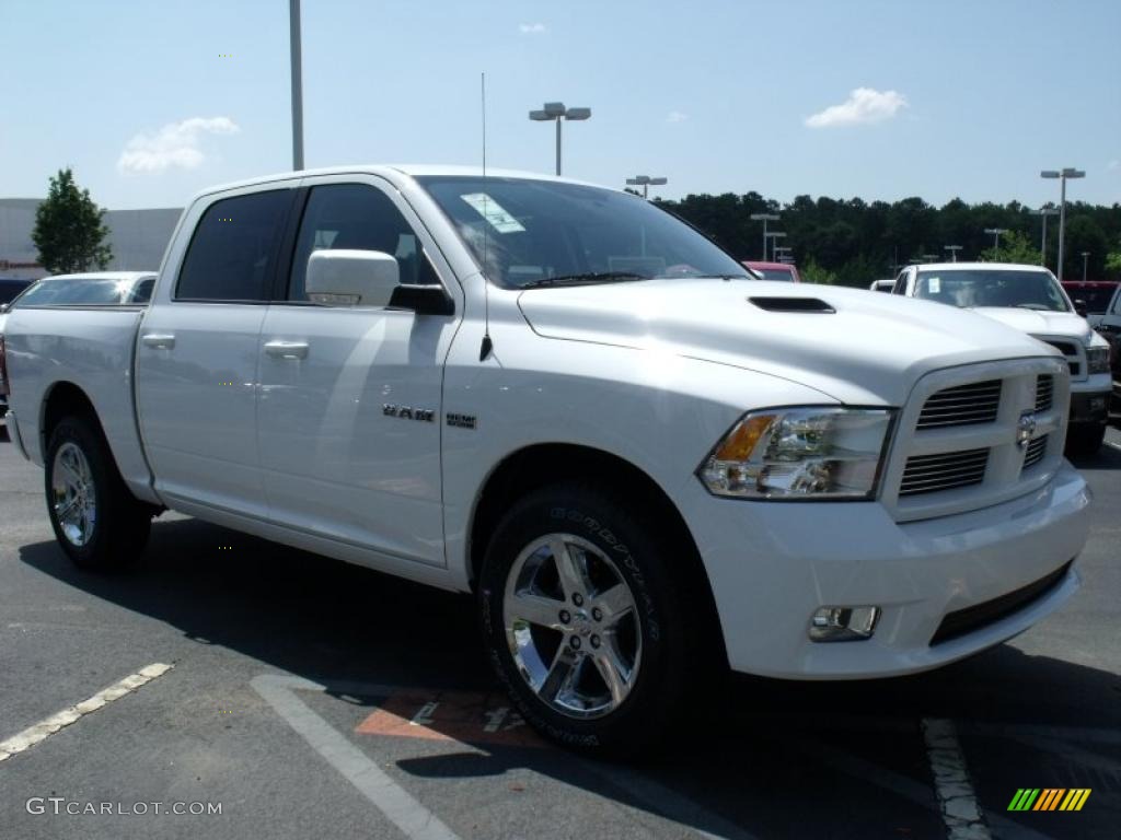 2010 Ram 1500 Sport Crew Cab - Stone White / Dark Slate Gray photo #4