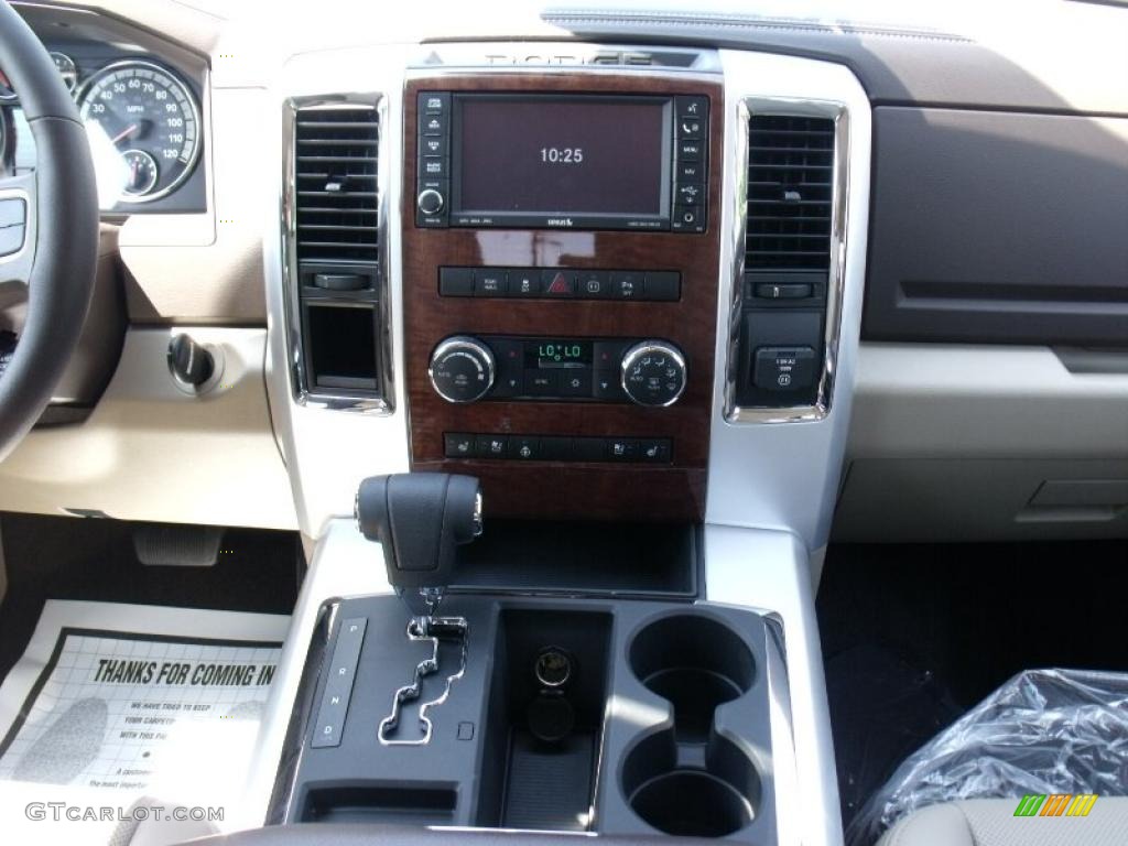 2010 Ram 1500 Laramie Crew Cab - Rugged Brown Pearl / Light Pebble Beige/Bark Brown photo #10