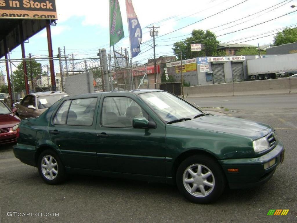 Sequoia Green Metallic Volkswagen Jetta