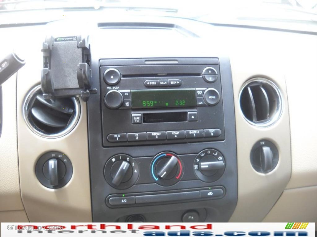2004 F150 XLT SuperCrew 4x4 - Oxford White / Tan photo #17